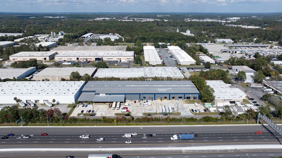 6805 Stuart Ln S, Jacksonville, FL à louer - Photo de l’immeuble – Image 1 sur 15