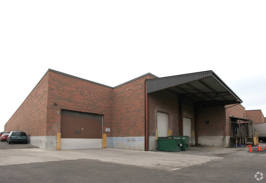 120 Spinnaker Way, Concord, ON à louer - Photo de l’immeuble – Image 2 sur 2