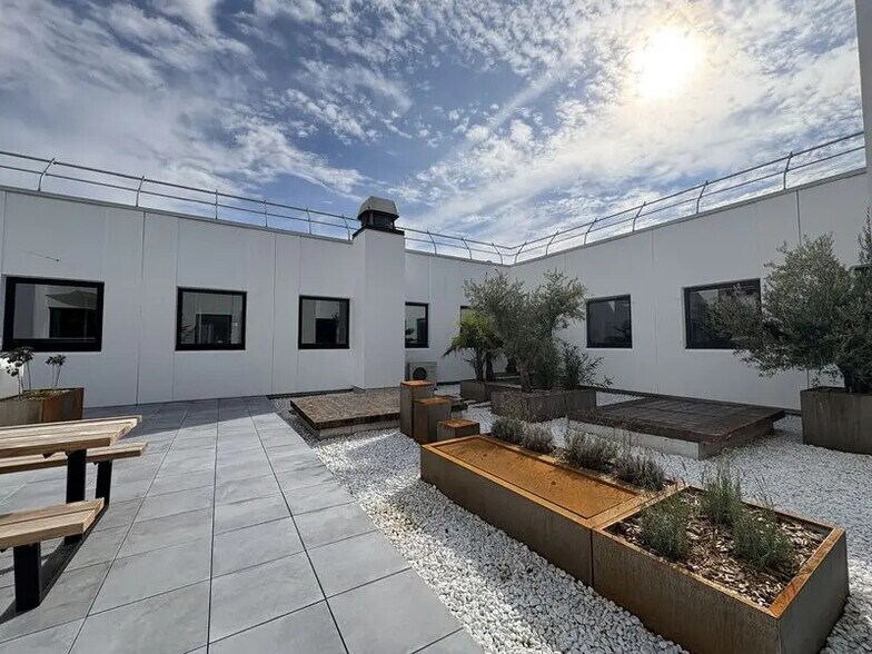 Bureau dans Limonest à louer - Photo de l’immeuble – Image 3 sur 16