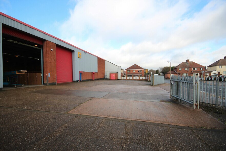 Church Ln, West Bromwich à louer - Photo de l’immeuble – Image 2 sur 2