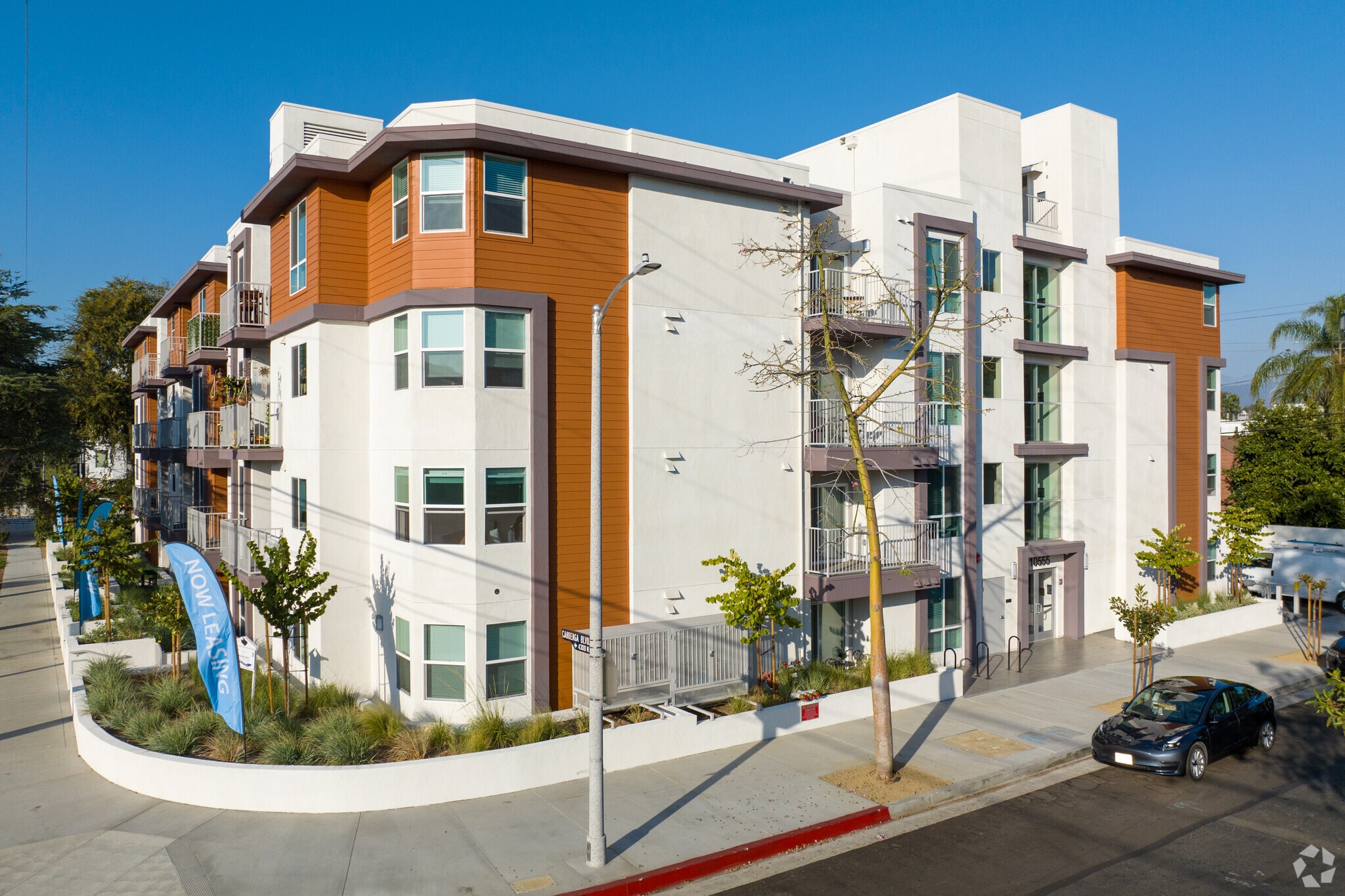 10555 Bloomfield St, Toluca Lake, CA à vendre Photo principale– Image 1 sur 133