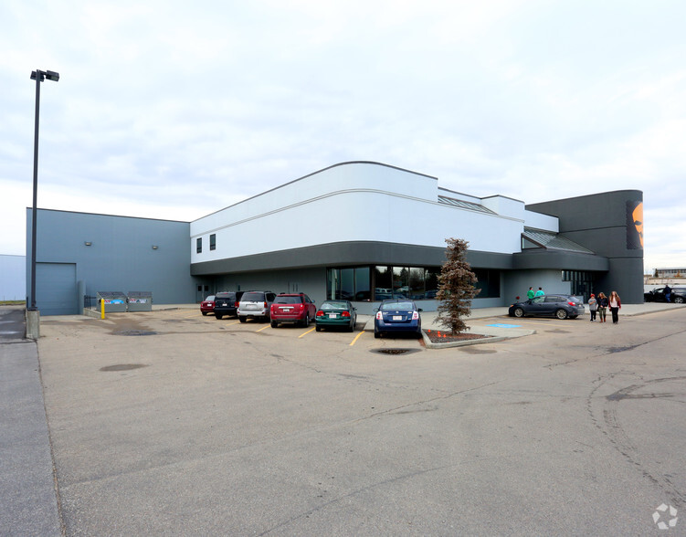 10550 Mayfield Rd, Edmonton, AB à louer - Photo principale – Image 1 sur 2