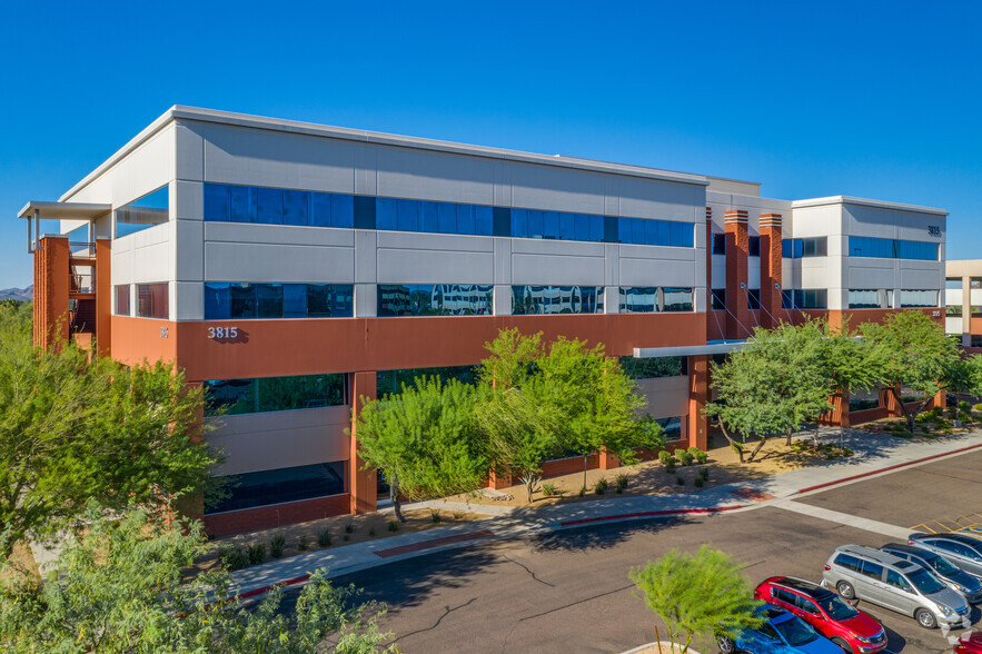 3815 E Bell Rd, Phoenix, AZ à louer - Photo de l’immeuble – Image 1 sur 6