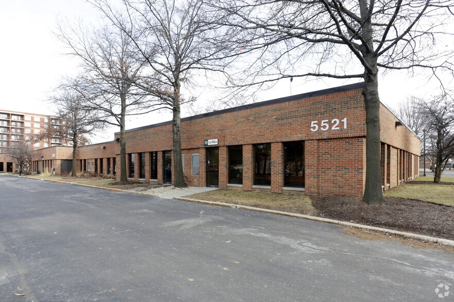 5521 N Cumberland Ave, Chicago, IL à vendre - Photo principale – Image 1 sur 11