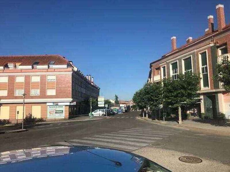 Local commercial dans Cistérniga à vendre - Photo de l’immeuble – Image 3 sur 6