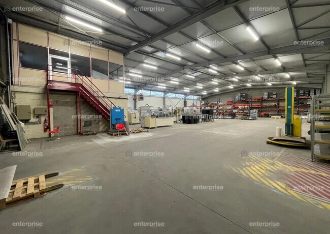 Plus de détails pour Local d'activités à louer