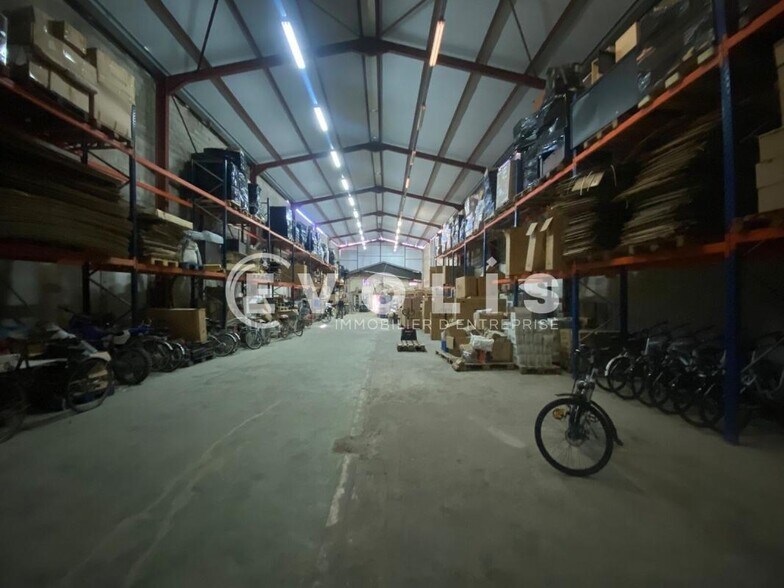 Local d'activités dans Bagnolet à vendre - Photo de l’immeuble – Image 3 sur 16