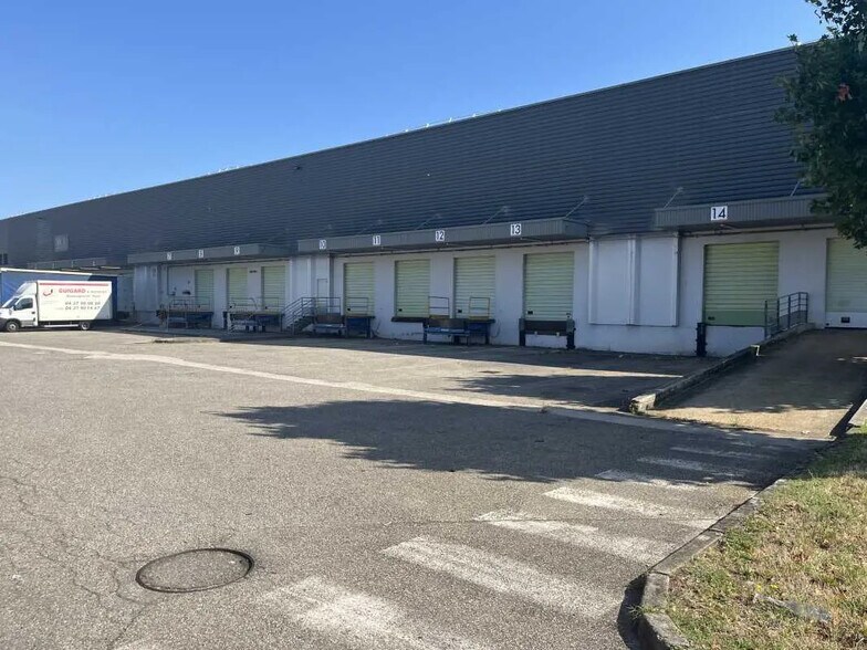 7-19 Rue André Sentuc, Vénissieux à louer - Photo de l’immeuble – Image 3 sur 13