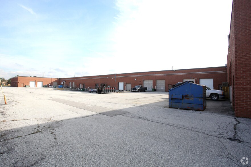 7885 Tranmere Dr, Mississauga, ON à louer - Photo de l’immeuble – Image 2 sur 3