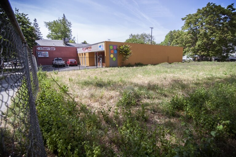 1523 E St, Sacramento, CA à vendre - Photo de l’immeuble – Image 2 sur 6