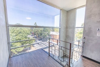 1401 21st St, Sacramento, CA à louer Photo de l’immeuble– Image 1 sur 6