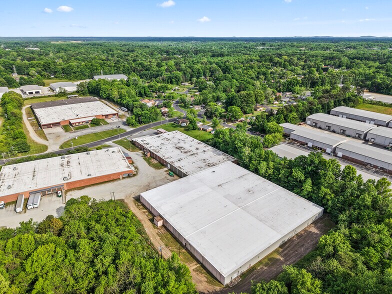 212 Pendleton St, High Point, NC à louer - Photo de l’immeuble – Image 1 sur 11