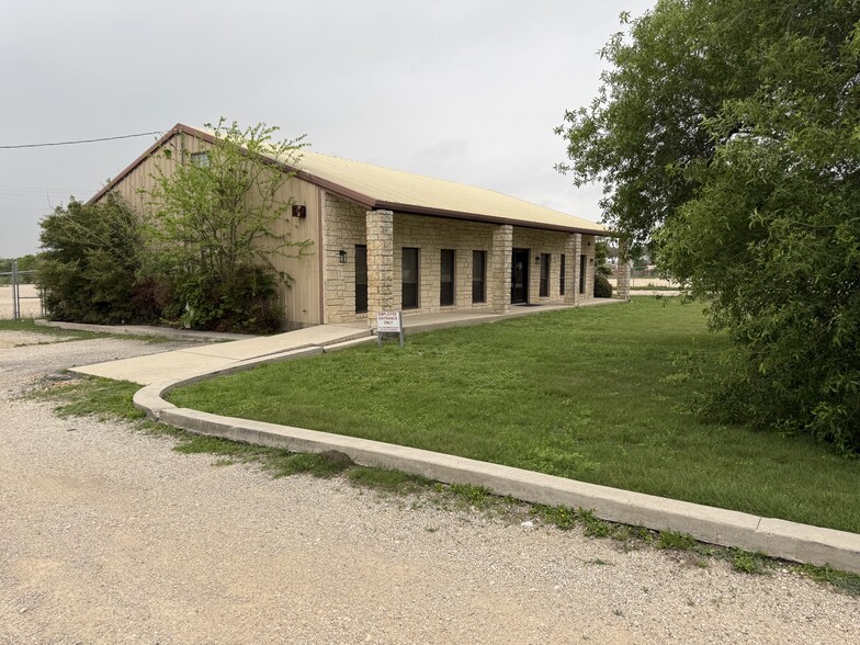 170-200 Bunton Creek Rd, Kyle, TX à louer - Photo de l’immeuble – Image 2 sur 13