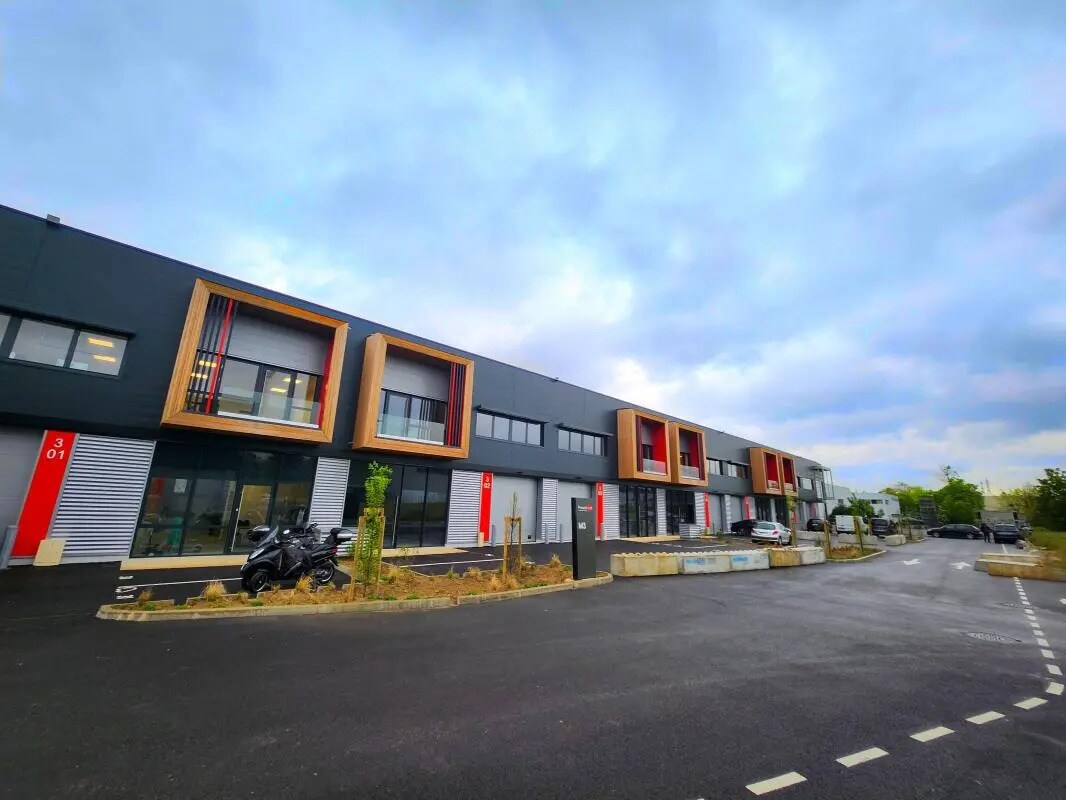 Local d’activités dans Éragny à louer Photo principale– Image 1 sur 9