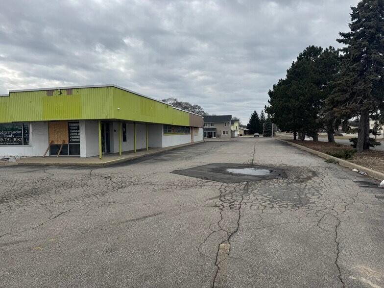 2829-2835 Bay Rd, Saginaw, MI à louer - Photo de l’immeuble – Image 3 sur 5