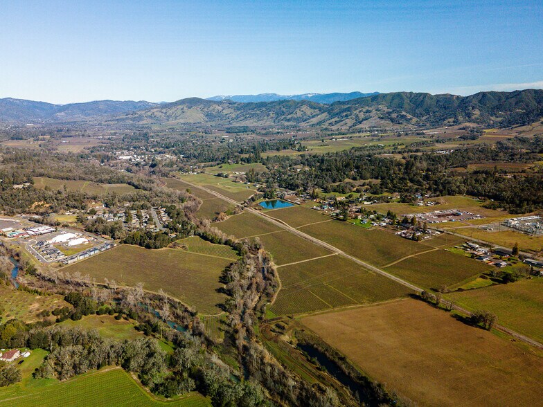 8000 East Rd, Redwood Valley, CA à vendre - Photo de l’immeuble – Image 2 sur 14