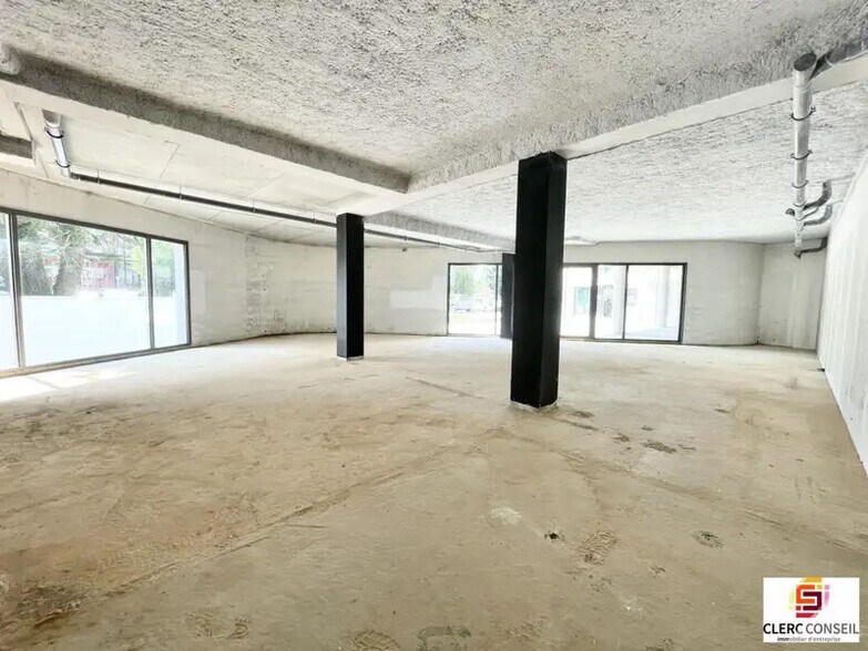 Local commercial dans Bihorel à vendre - Photo intérieure – Image 2 sur 5