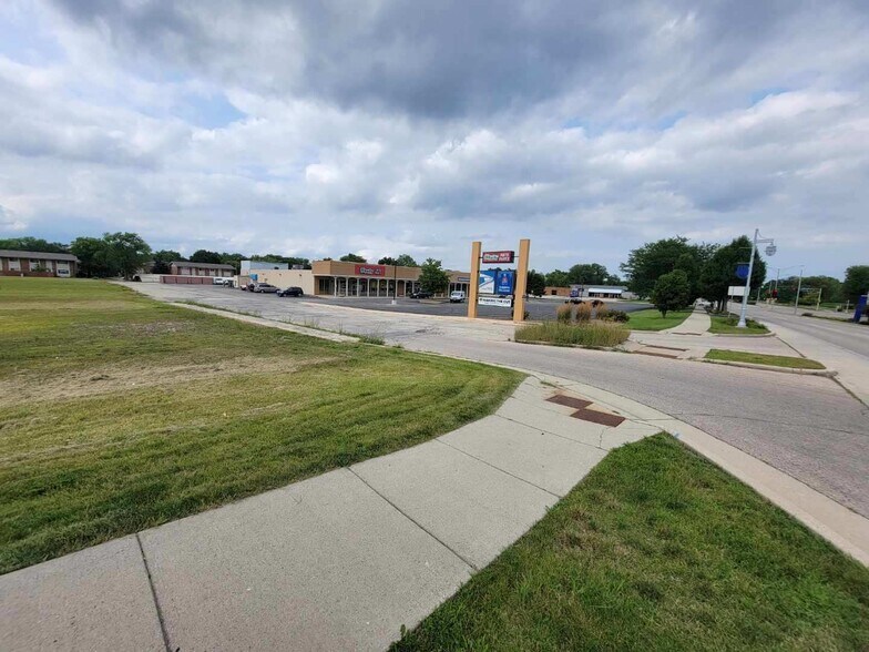 S74W16890 Janesville Rd, Muskego, WI à vendre - Photo de l’immeuble – Image 2 sur 5