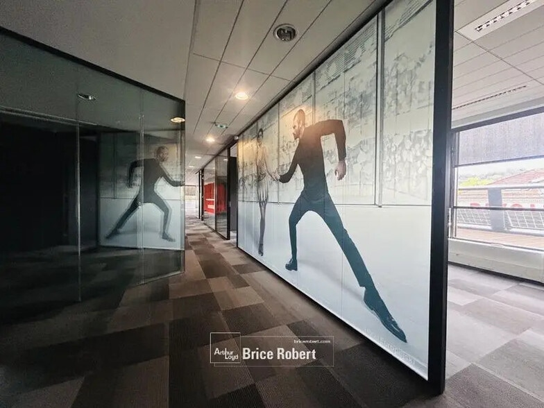 Local d’activités dans Lyon à louer - Photo de l’immeuble – Image 2 sur 12