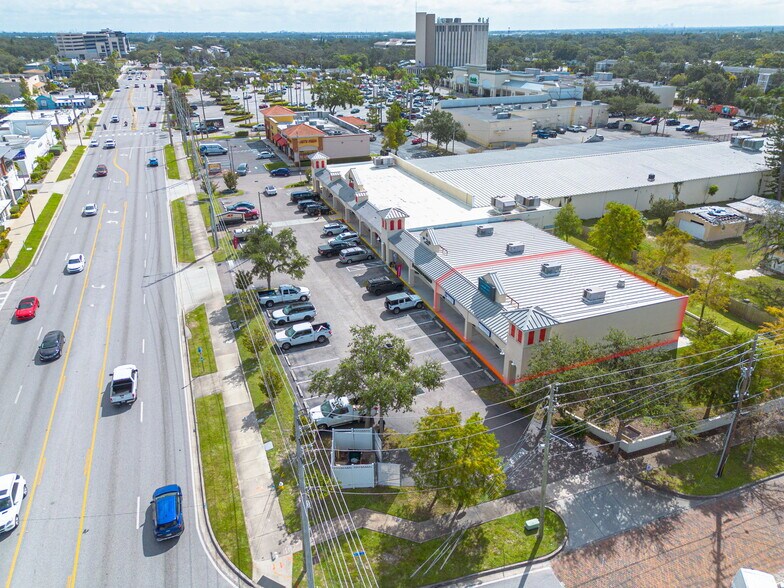 1015-1033 W Bay Dr, Largo, FL à louer - Photo de l’immeuble – Image 3 sur 35