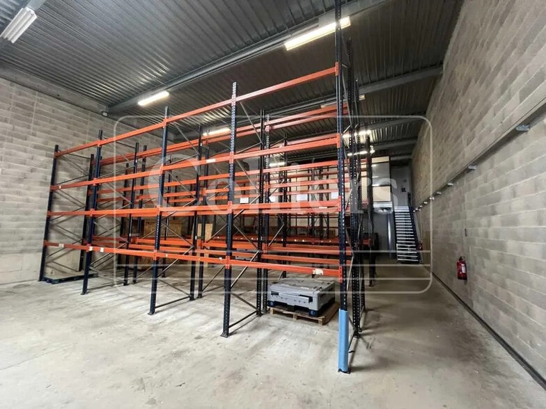 Local d’activités dans La Ciotat à louer - Photo intérieure – Image 2 sur 6