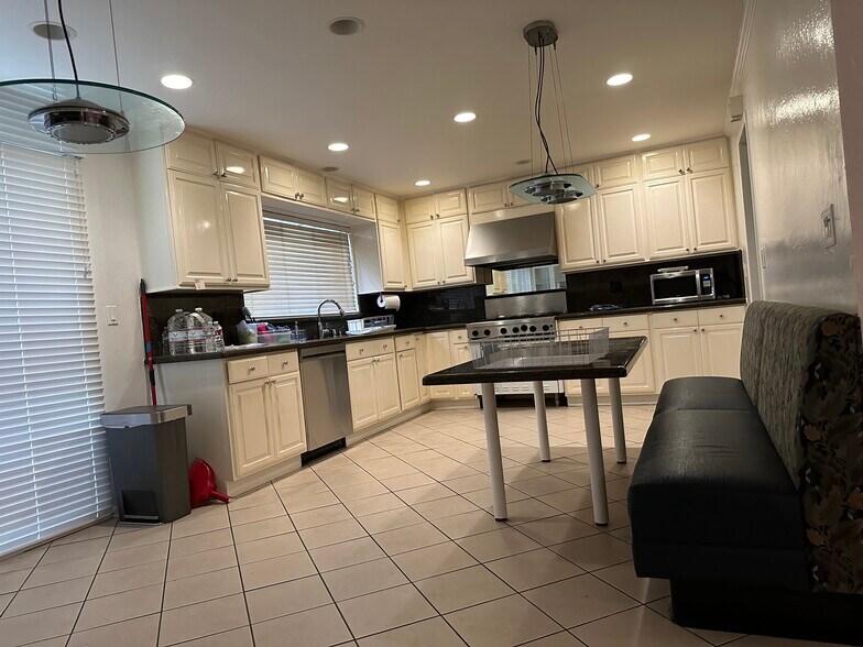 6315-6323 Telegraph Ave, Oakland, CA à louer - Photo de l’immeuble – Image 3 sur 47