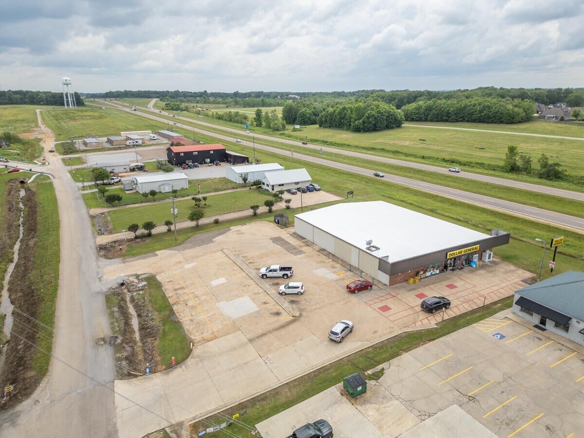 107 N Lee Dr, Guntown, MS à vendre Photo de l’immeuble– Image 1 sur 16