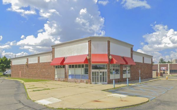 6501 N Wayne Rd, Westland, MI à louer - Photo de l’immeuble – Image 1 sur 7