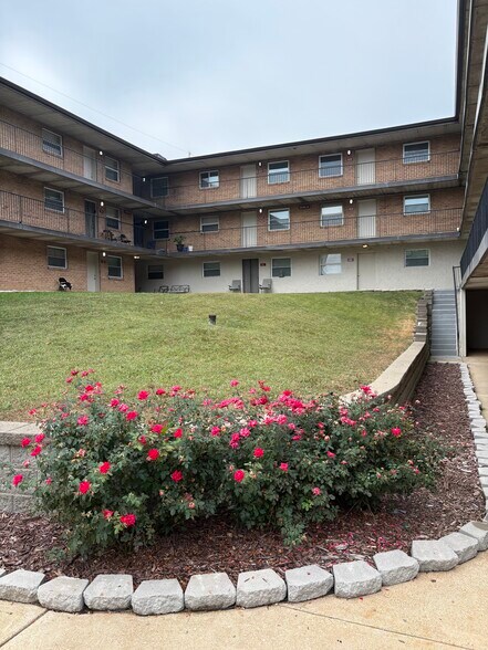 9639-9640 Diamond Dr, Saint Louis, MO à vendre - Photo de l’immeuble – Image 1 sur 20