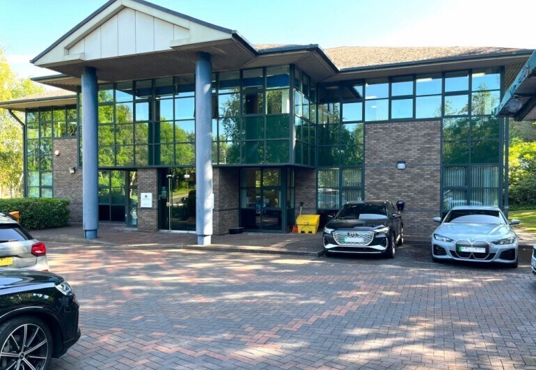 Euston Way, Telford à louer Photo principale– Image 1 sur 2