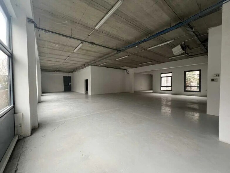 161/163 Rue De La Belle Etoile, Roissy-en-France à louer - Photo de l’immeuble – Image 1 sur 9