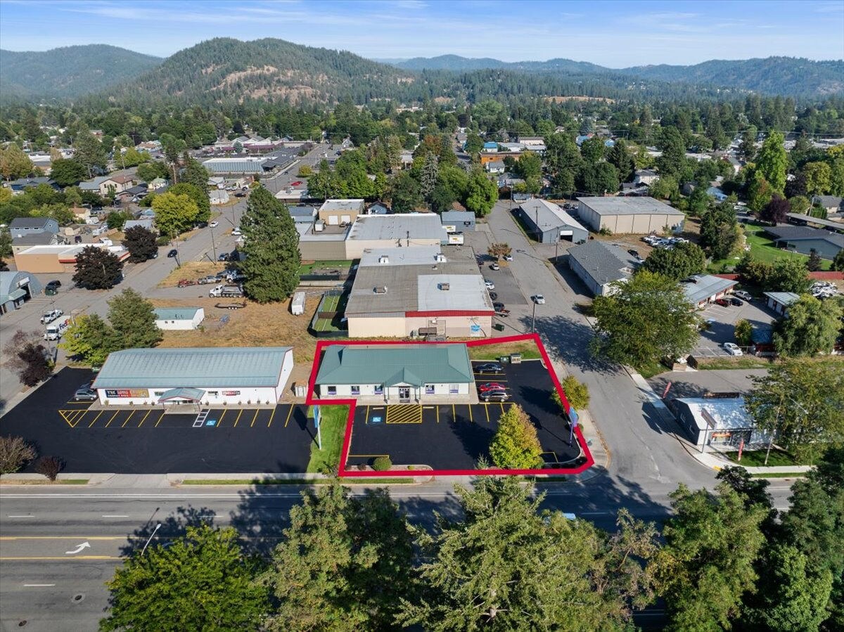 1600 N Government Way, Coeur d'Alene, ID à vendre Photo de l’immeuble– Image 1 sur 17