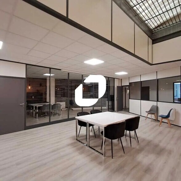 Local d’activités dans Montigny-le-Bretonneux à louer - Photo de l’immeuble – Image 1 sur 15