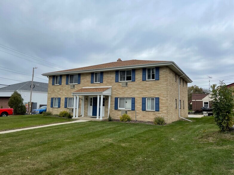 10710 W Lincoln Ave, West Allis, WI à vendre - Photo principale – Image 1 sur 8