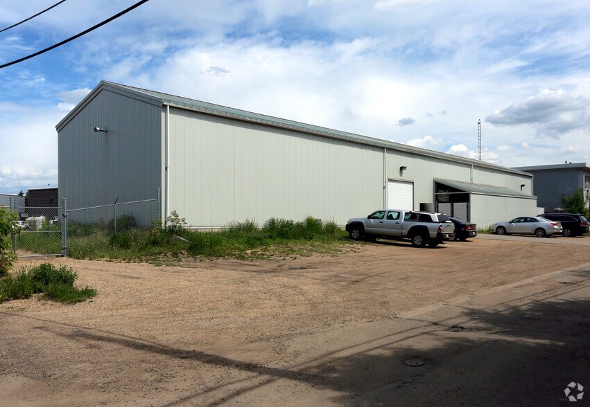 11755 108th Ave NW, Edmonton, AB à vendre - Photo de l’immeuble – Image 3 sur 6