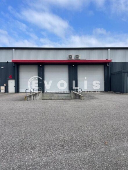13 Rue De Savoie, Saint-Quentin-Fallavier à louer - Photo de l’immeuble – Image 2 sur 17