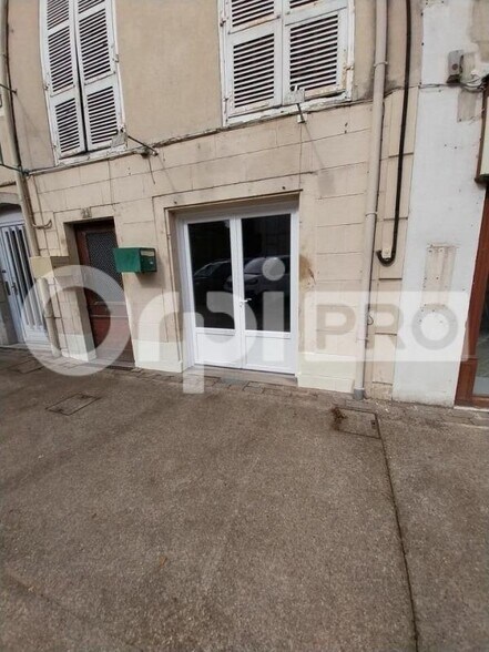 Local commercial dans Saint-Yrieix-la-Perche à louer - Photo de l’immeuble – Image 1 sur 6