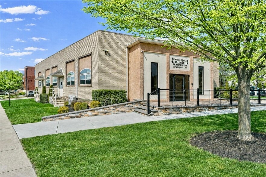 101 E Darby Rd, Havertown, PA à vendre - Photo principale – Image 1 sur 16