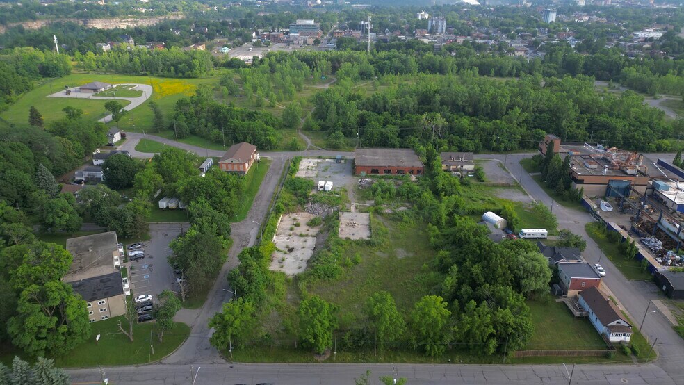 4415 Buttrey St, Niagara Falls, ON à vendre - Aérien – Image 2 sur 9