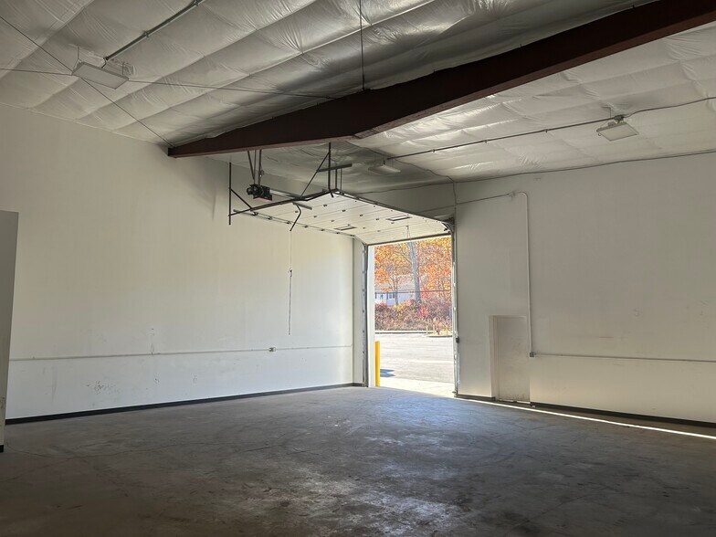 21 Skinner St, East Hampton, CT à louer - Photo intérieure – Image 2 sur 5