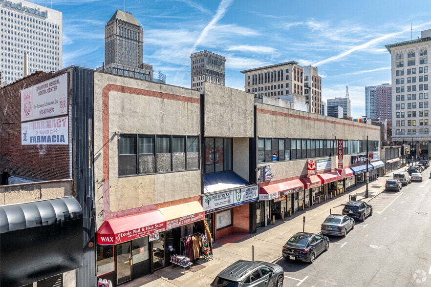 11-25 Branford Pl, Newark, NJ à louer - Photo de l’immeuble – Image 2 sur 6