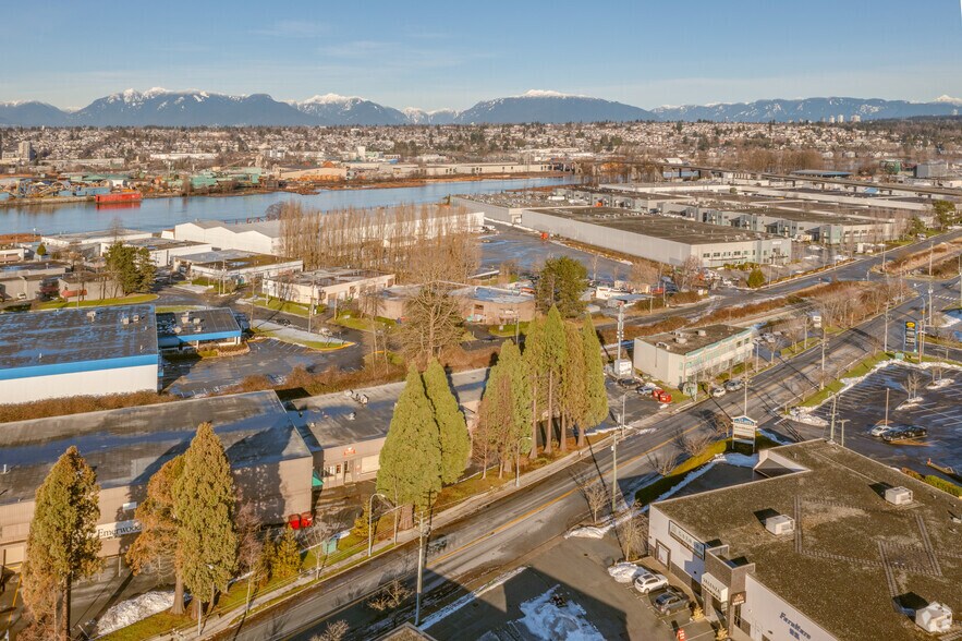 2551 Vauxhall Pl, Richmond, BC à louer - Photo de l’immeuble – Image 2 sur 5