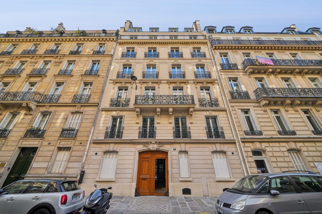 19 Rue De Madrid, Paris à louer Photo de l’immeuble– Image 1 sur 10