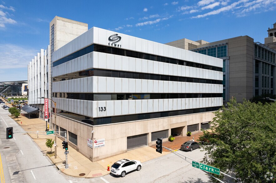 133 S 11th St, Saint Louis, MO à louer - Photo de l’immeuble – Image 1 sur 4