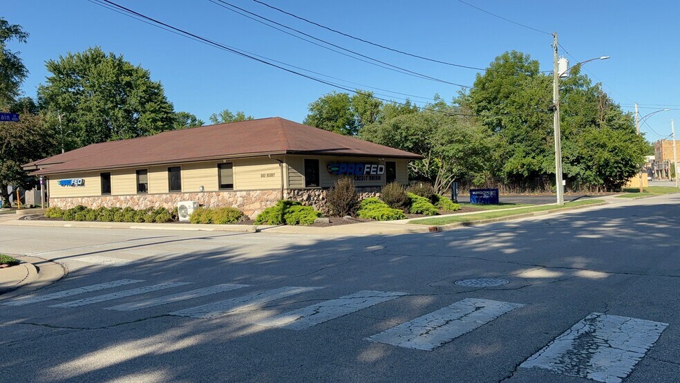 502 Henry St, New Haven, IN à vendre - Photo principale – Image 1 sur 13