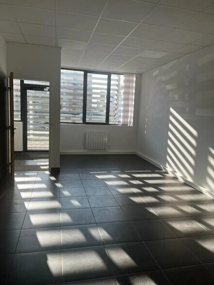 Bureau dans Bailly-Romainvilliers à louer - Photo intérieure – Image 1 sur 3