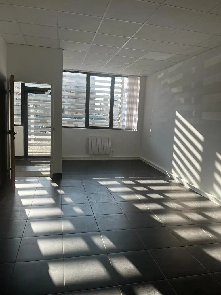 Bureau dans Bailly-Romainvilliers à louer Photo intérieure– Image 1 sur 4
