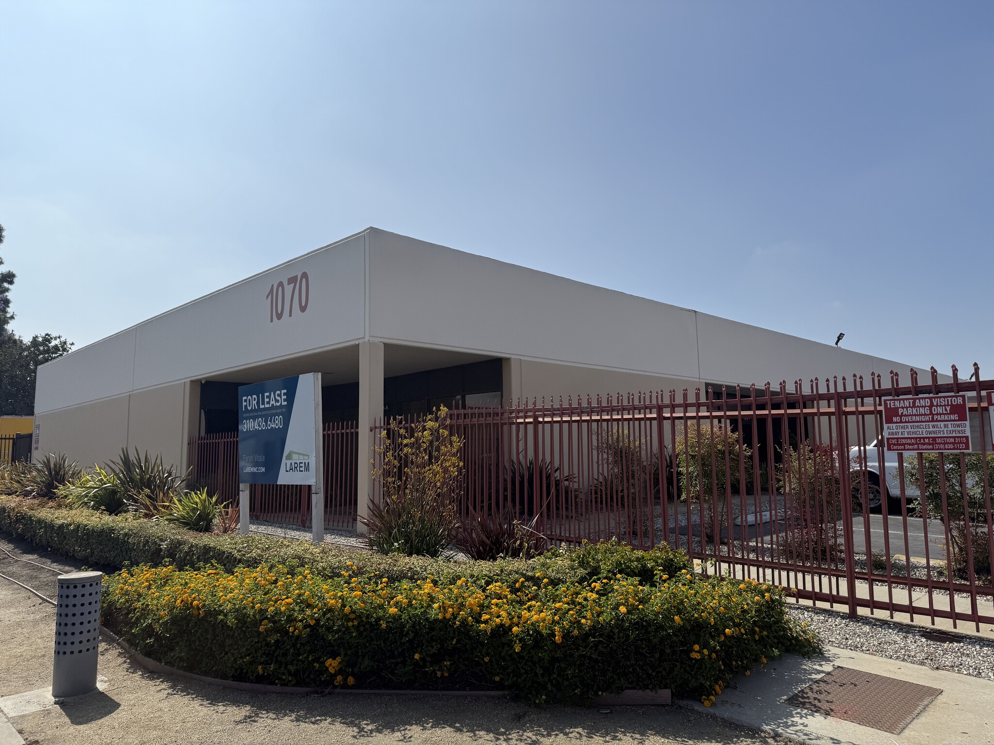 1070 E Dominguez St, Carson, CA à louer Photo principale– Image 1 sur 3