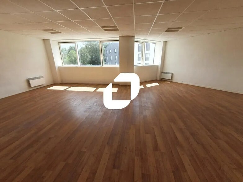 Bureau dans Torcy à vendre - Photo de l’immeuble – Image 3 sur 12