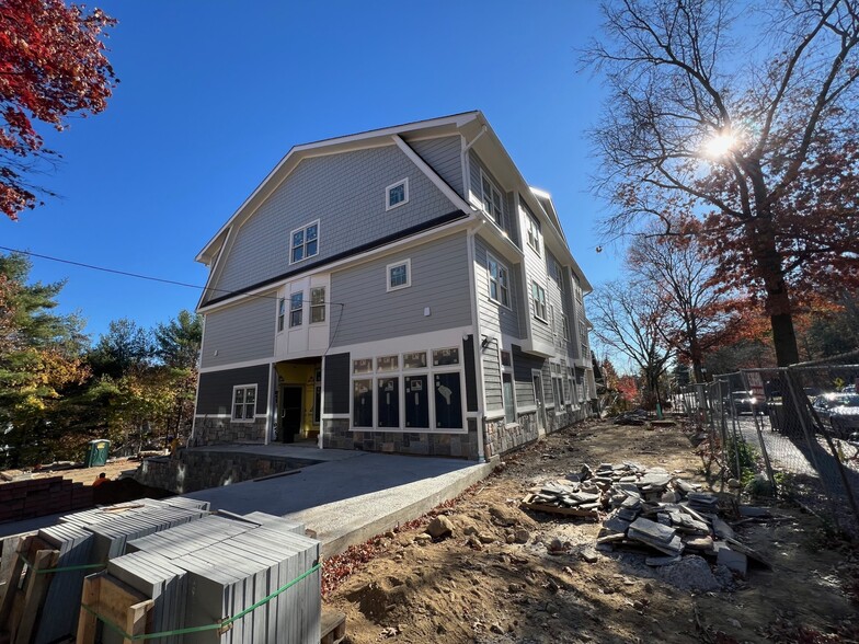 1123 Pleasantville Rd, Briarcliff Manor, NY à louer - Photo de l’immeuble – Image 2 sur 8